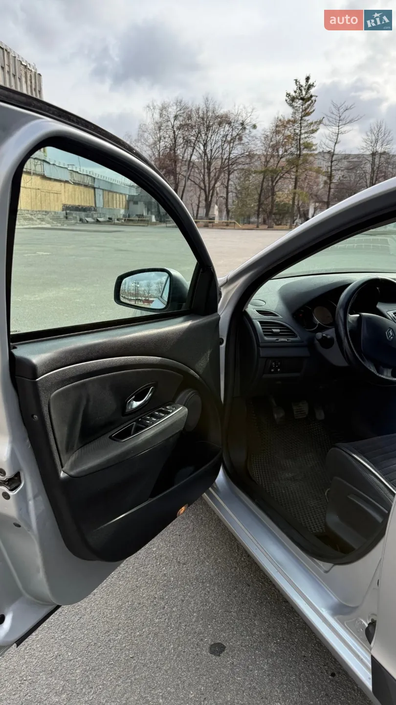 2010 Renault Megane - мініатюра 12