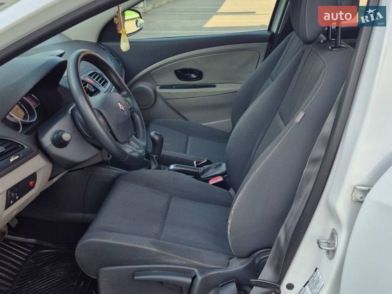 Хэтчбек Renault Megane 2011 в Киеве фото 58 Хэтчбек Renault Megane 2011 в Киеве