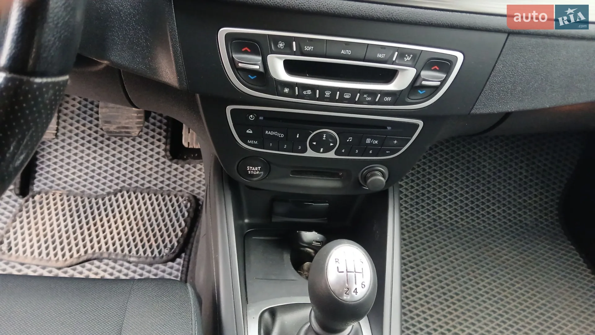 2010 Renault Megane - мініатюра 2