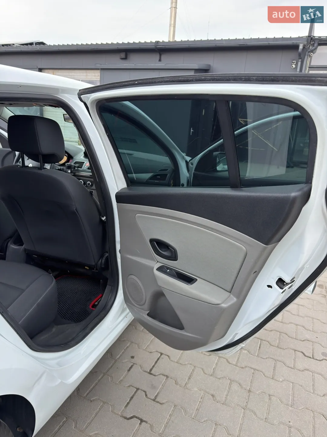 2010 Renault Megane - мініатюра 11