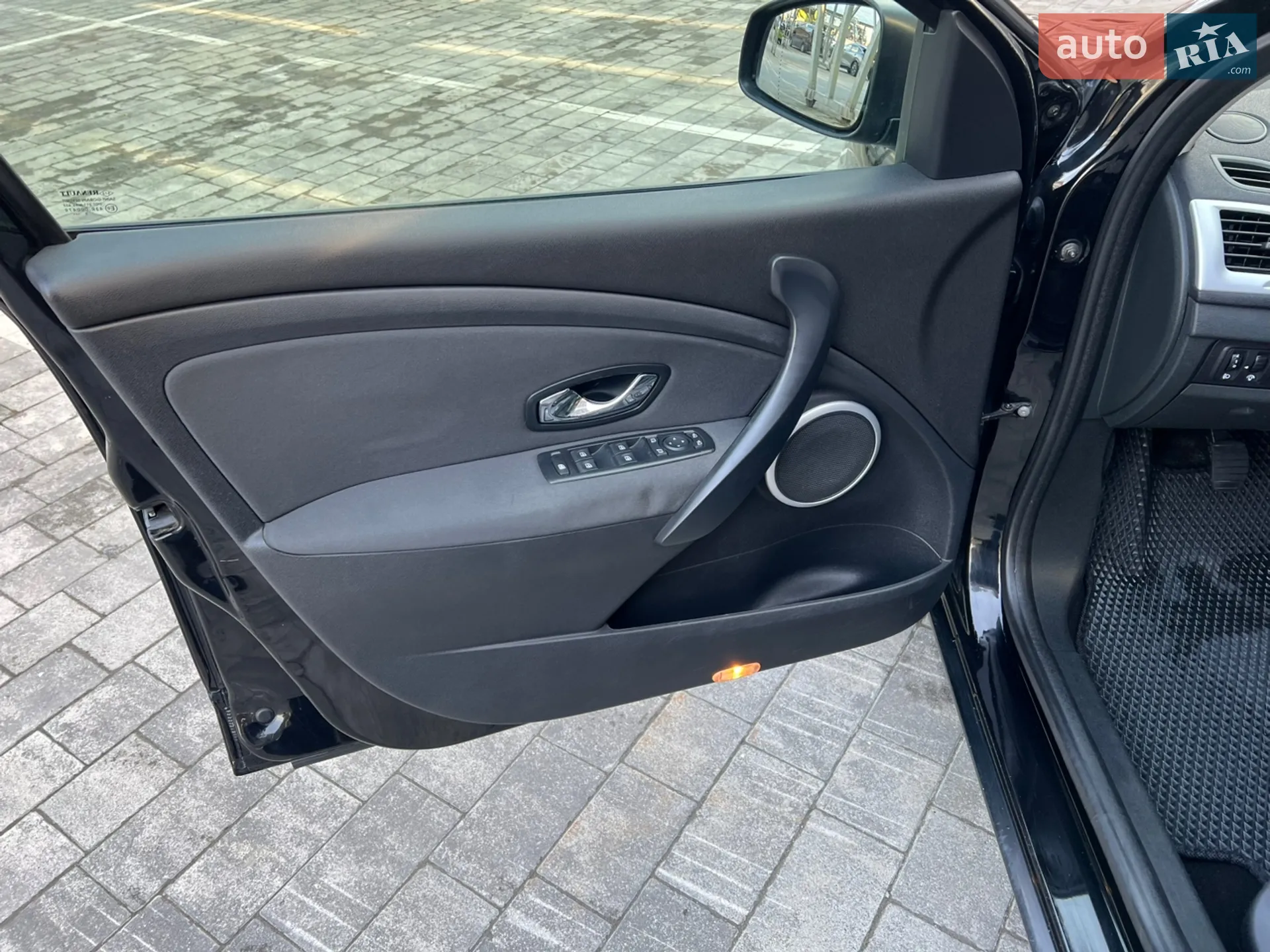 2012 Renault Megane - мініатюра 25