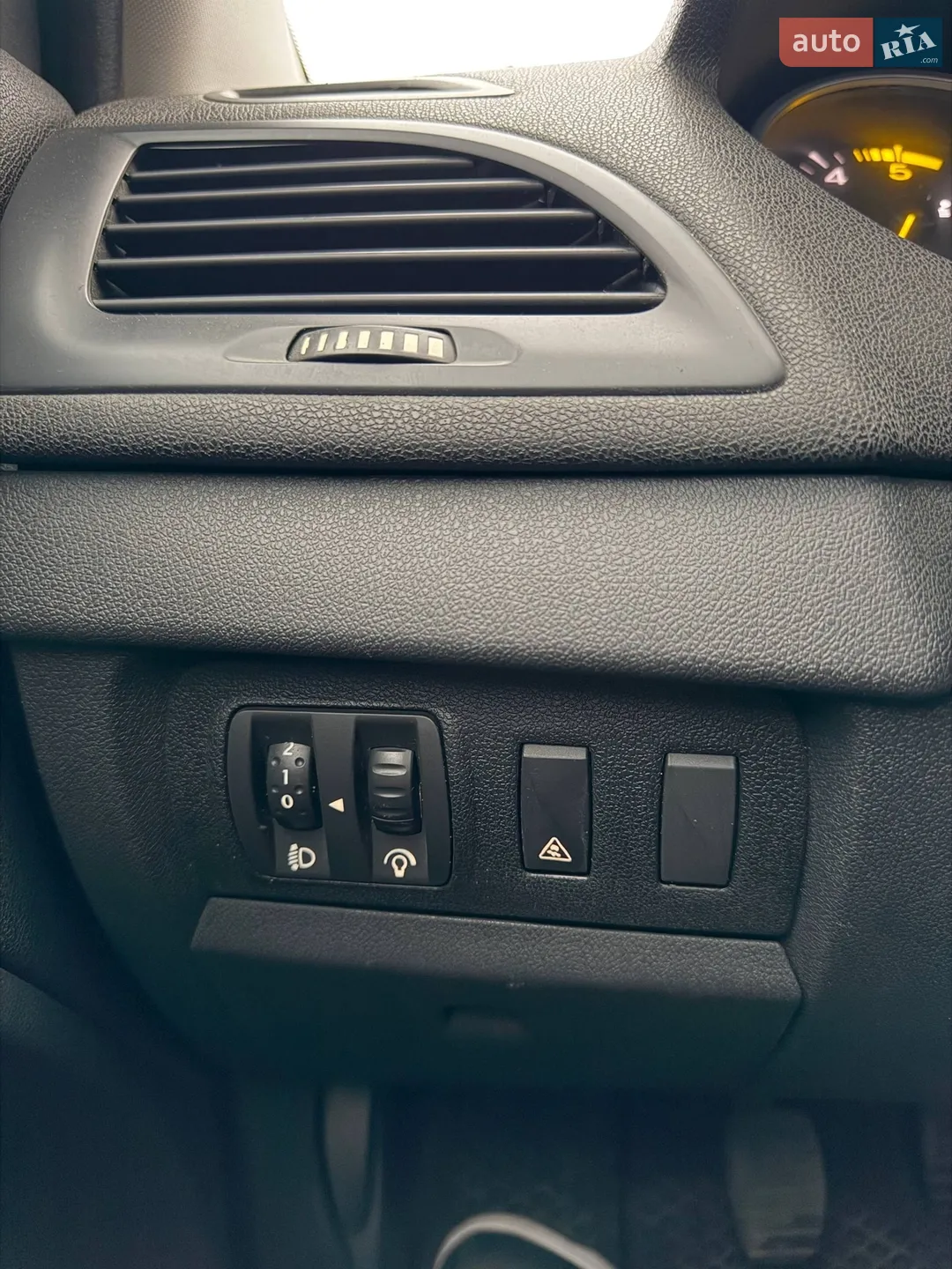 2011 Renault Megane - мініатюра 39