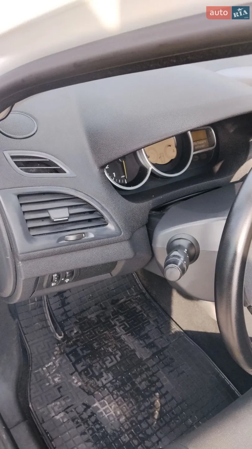 2011 Renault Megane - мініатюра 34