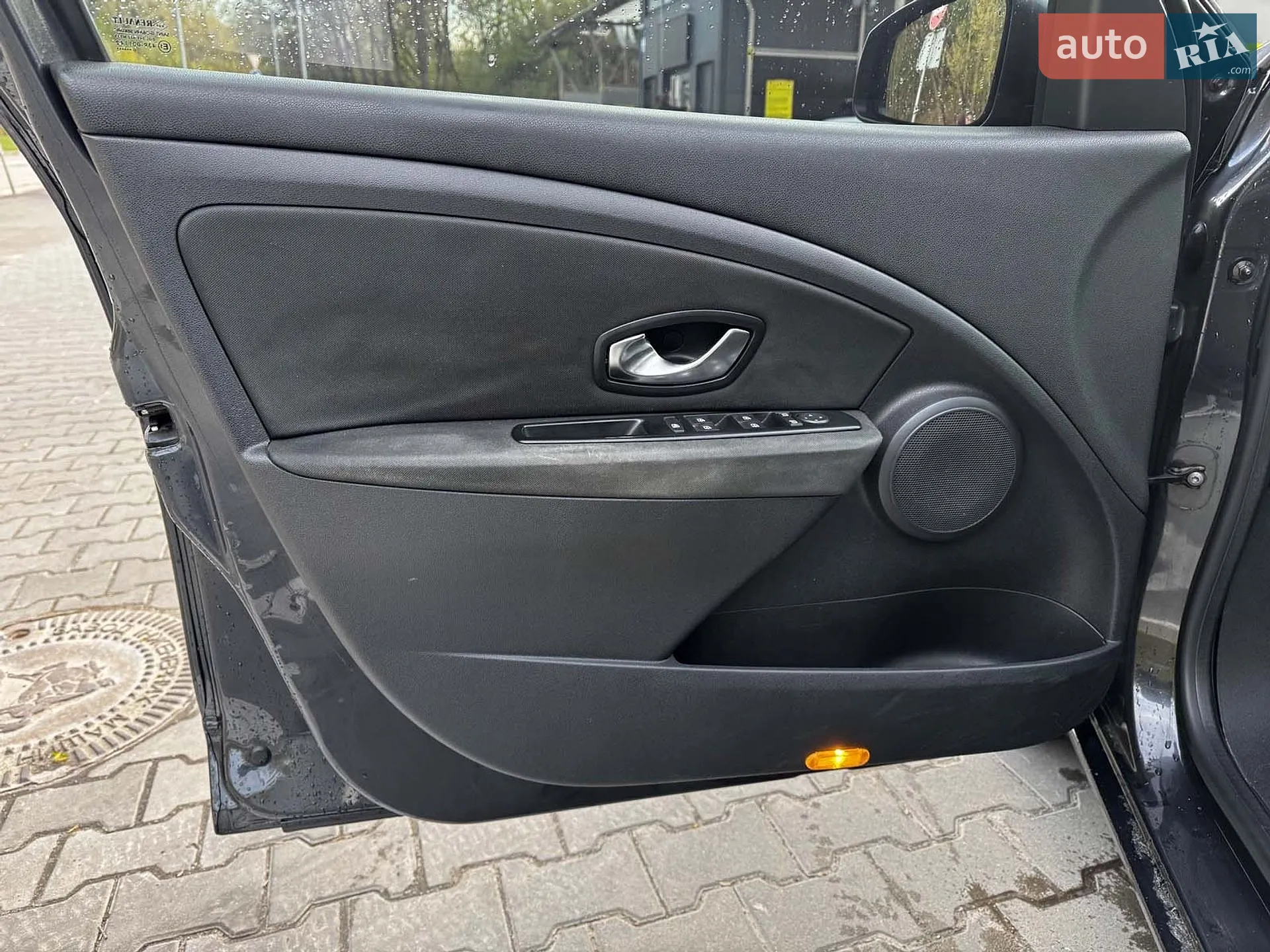 2010 Renault Megane - мініатюра 11
