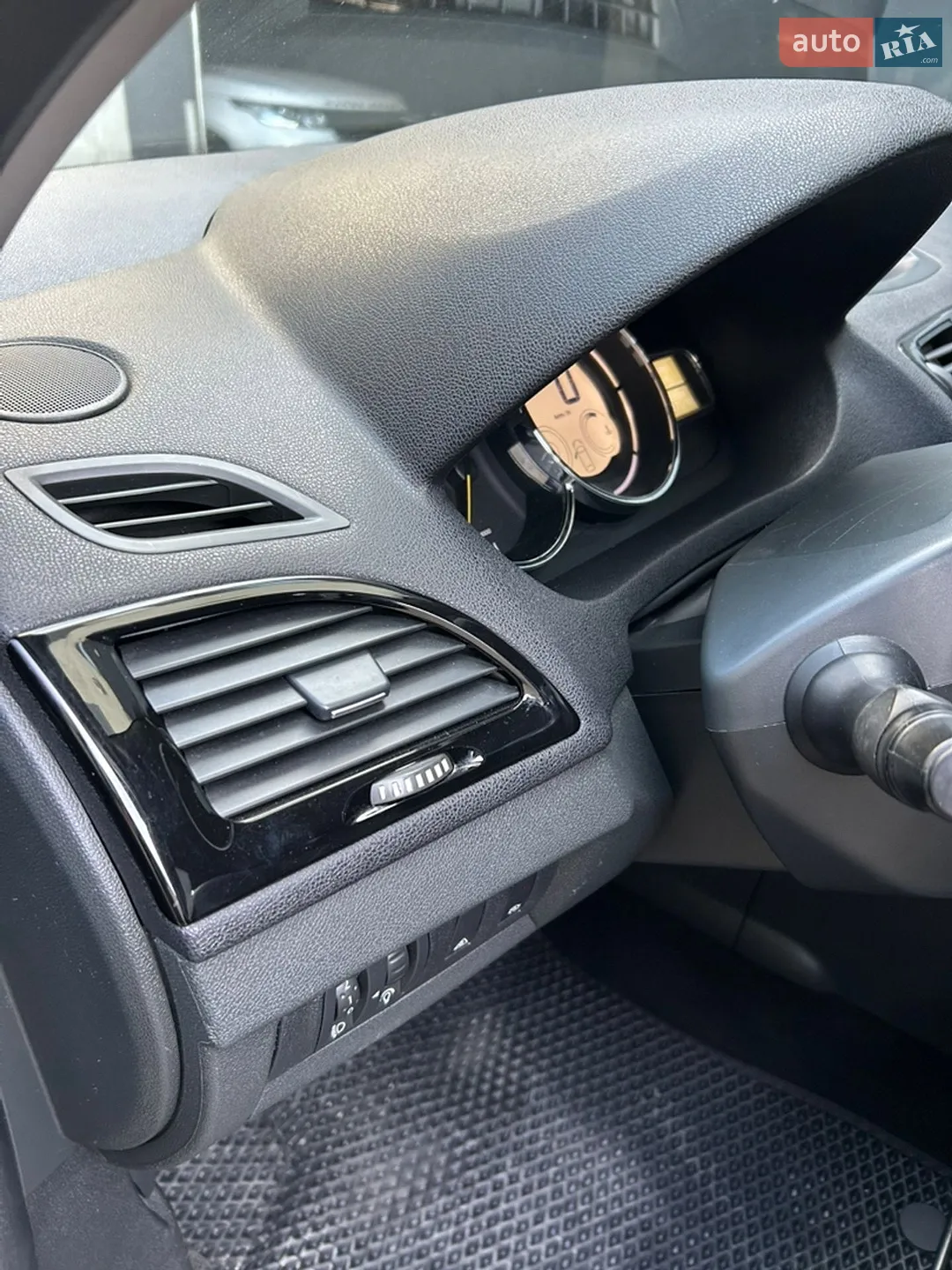 2012 Renault Megane - мініатюра 25