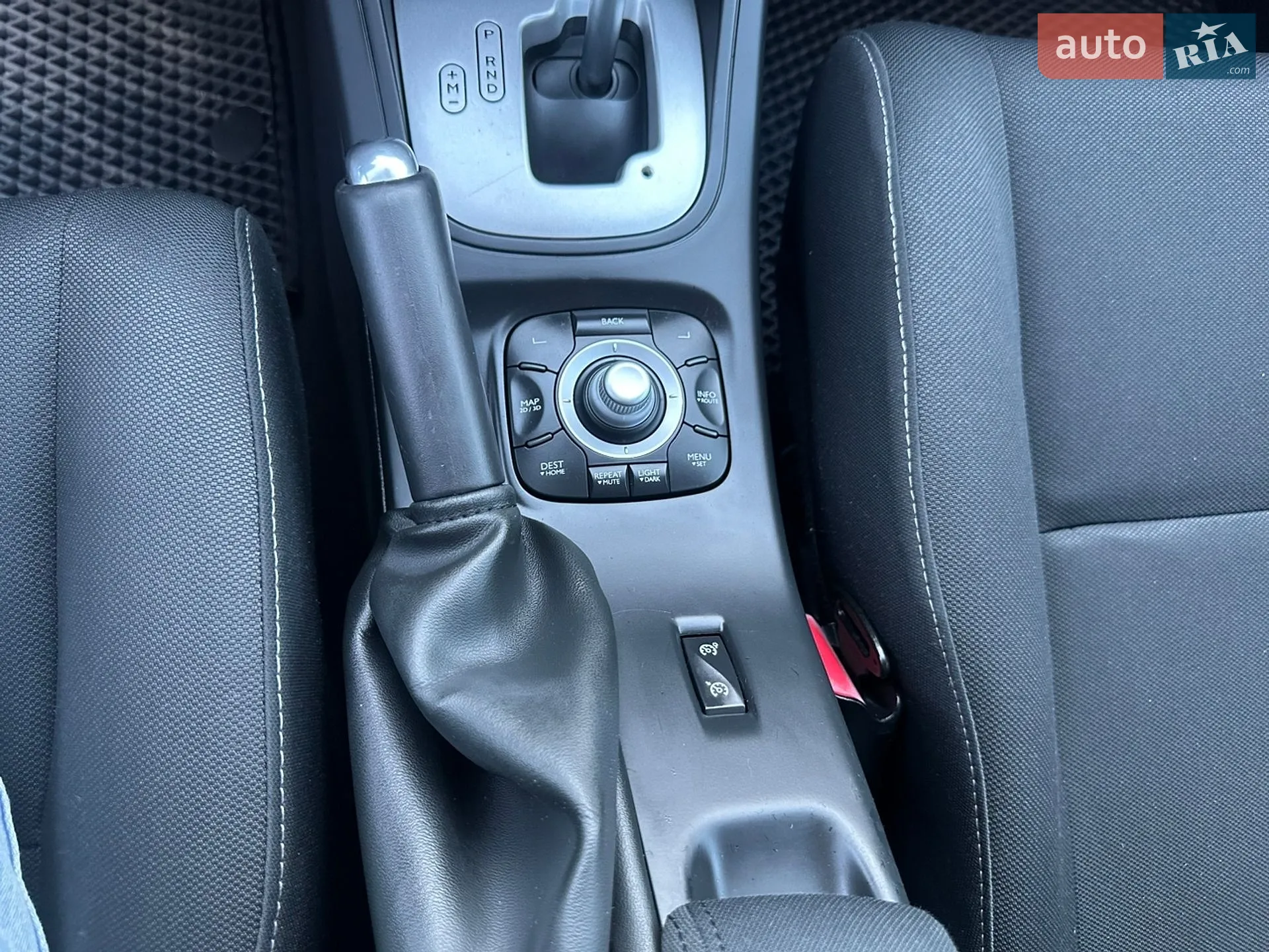 2010 Renault Megane - мініатюра 38