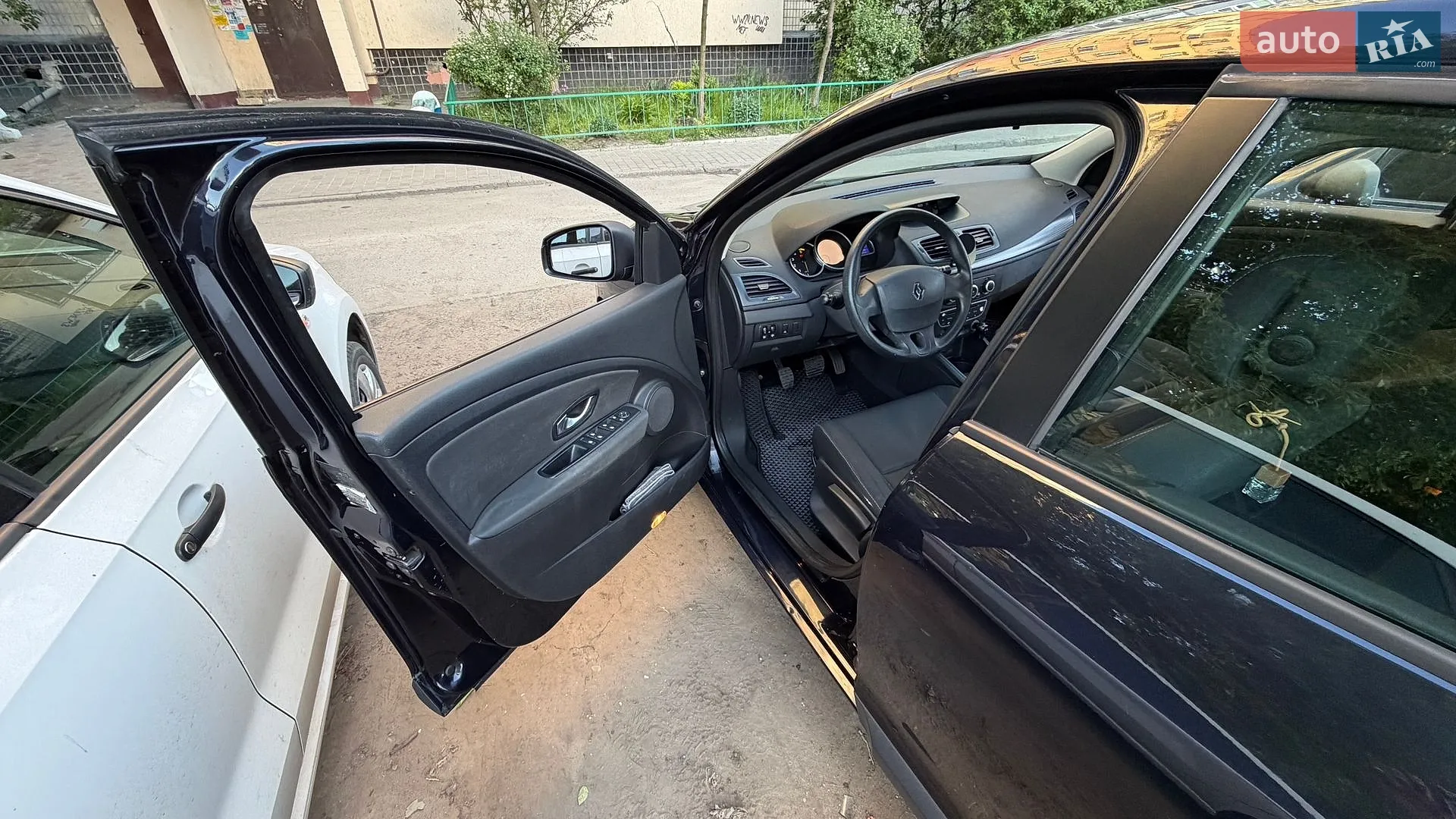 2010 Renault Megane - мініатюра 15