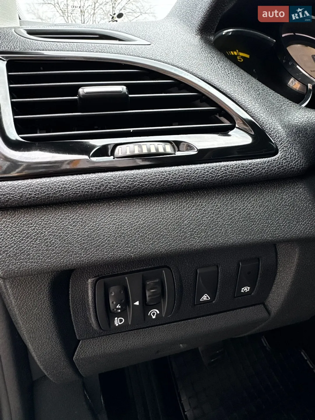 2012 Renault Megane - мініатюра 39