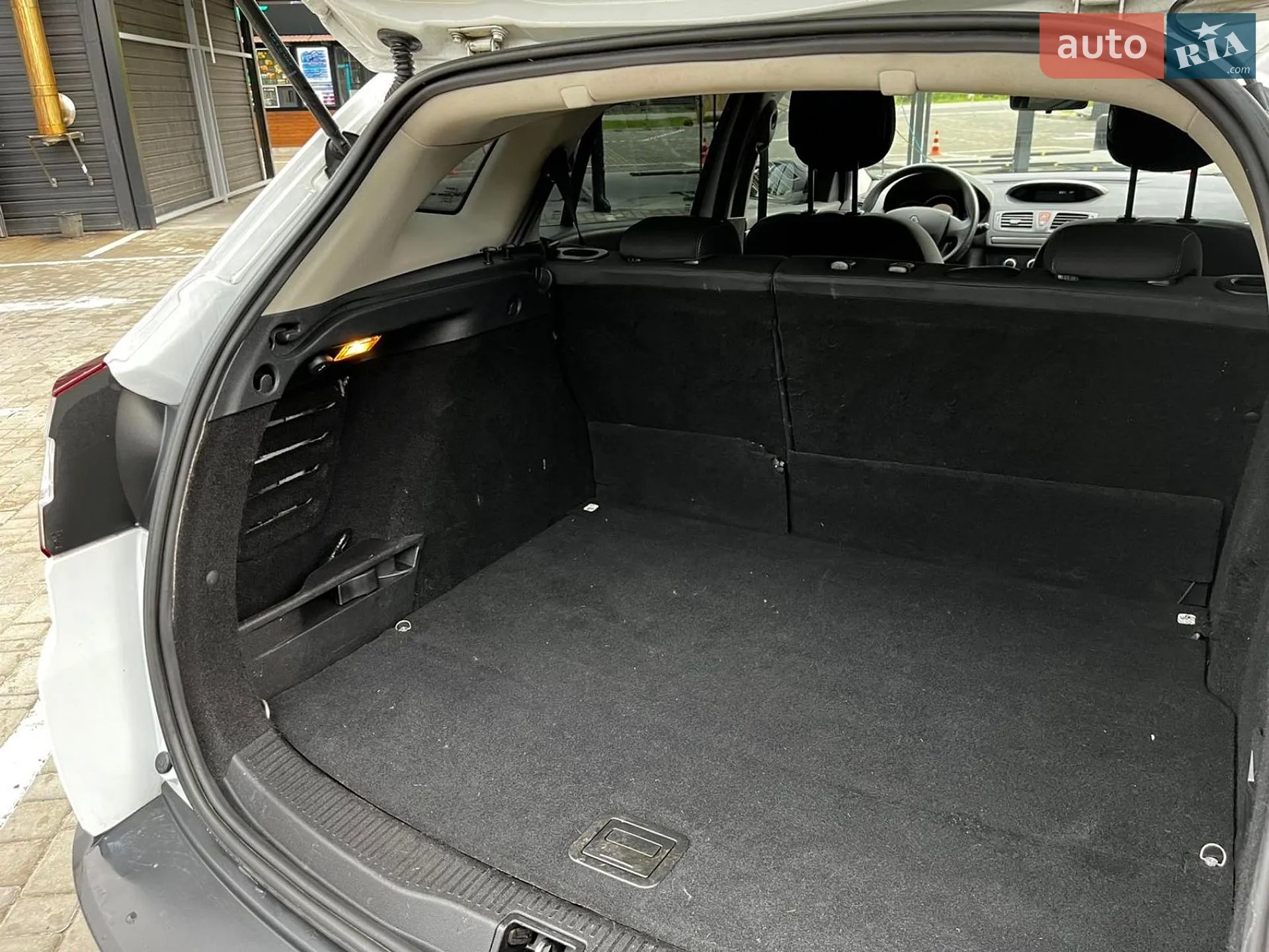 2010 Renault Megane - мініатюра 8