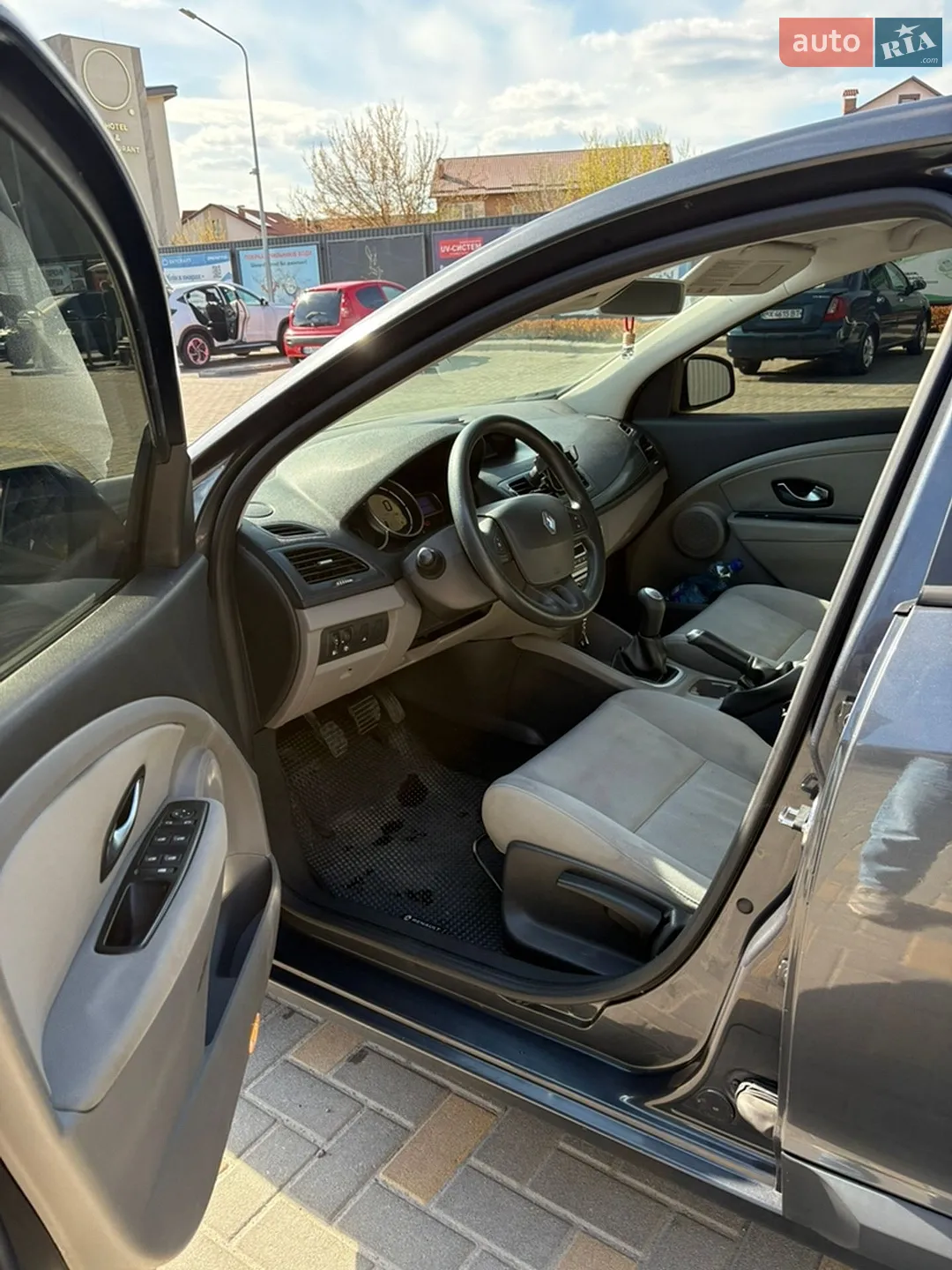 2010 Renault Megane - мініатюра 8