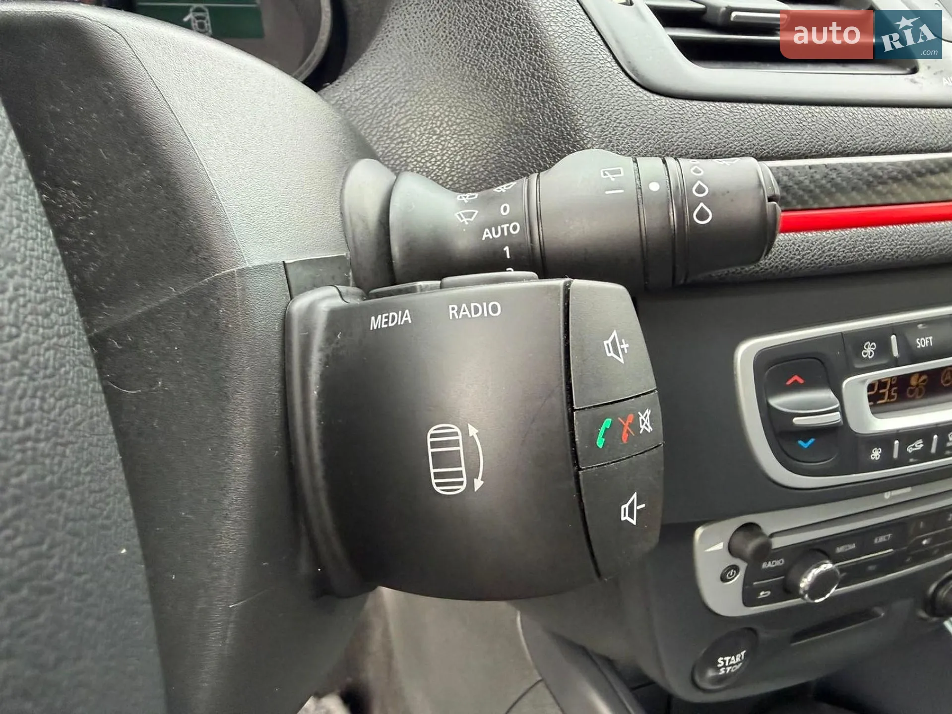 2012 Renault Megane - мініатюра 36