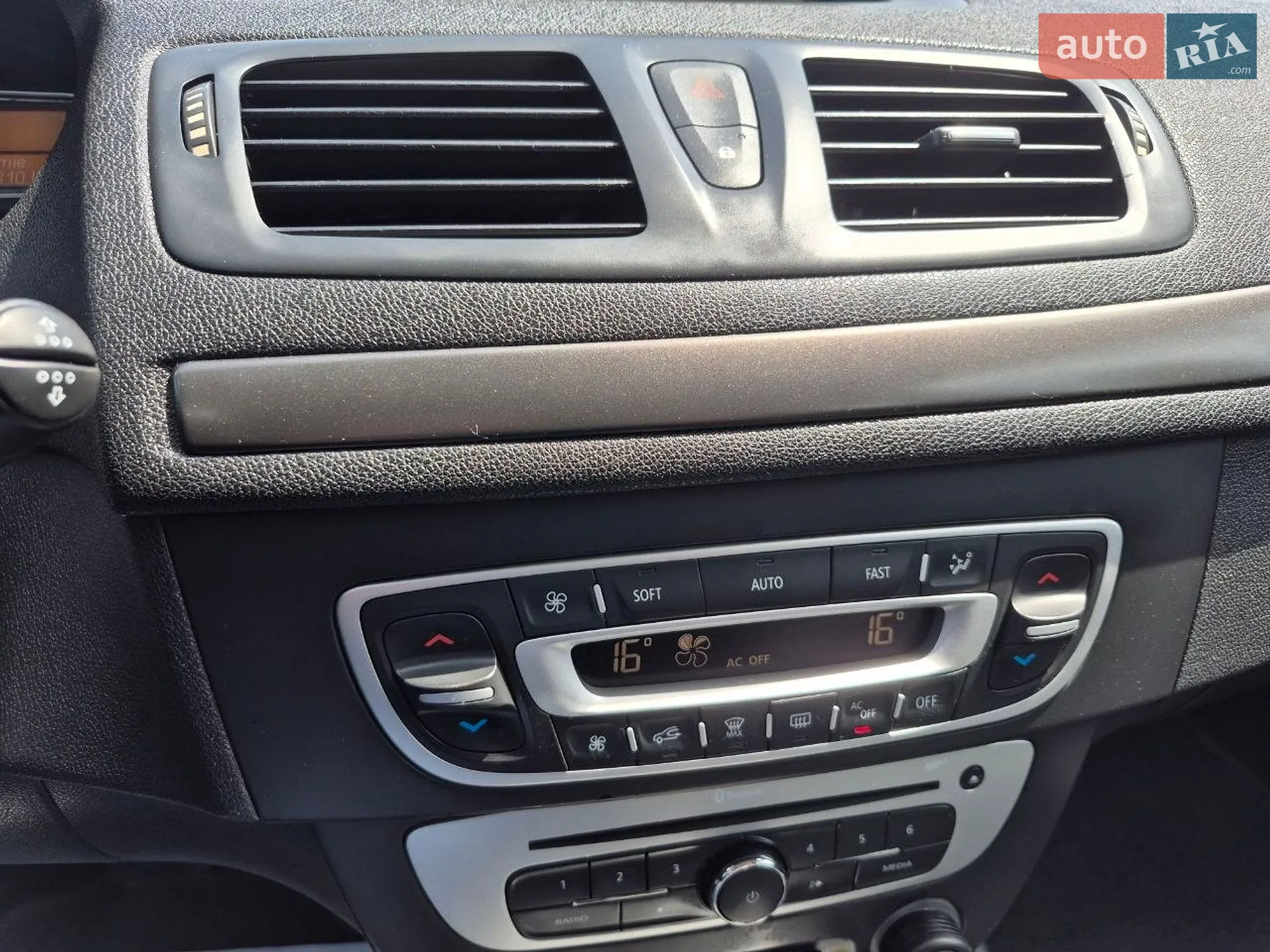 2014 Renault Megane - мініатюра 25