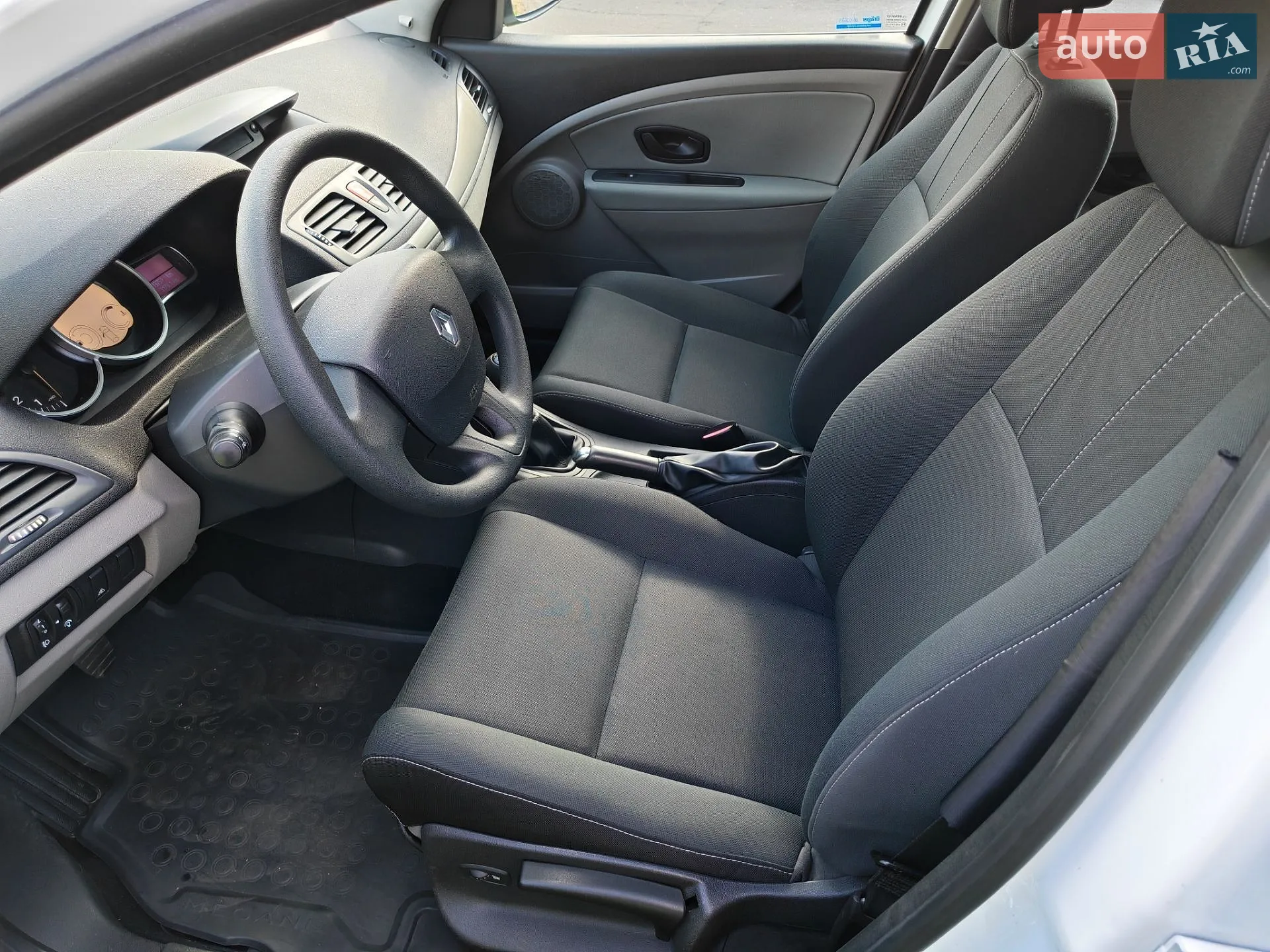 2010 Renault Megane - мініатюра 11
