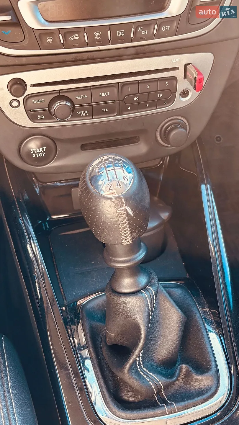 2012 Renault Megane - мініатюра 35