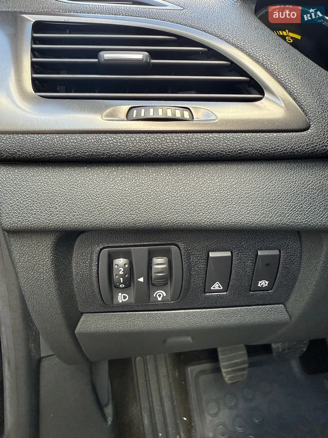 2012 Renault Megane - мініатюра 35