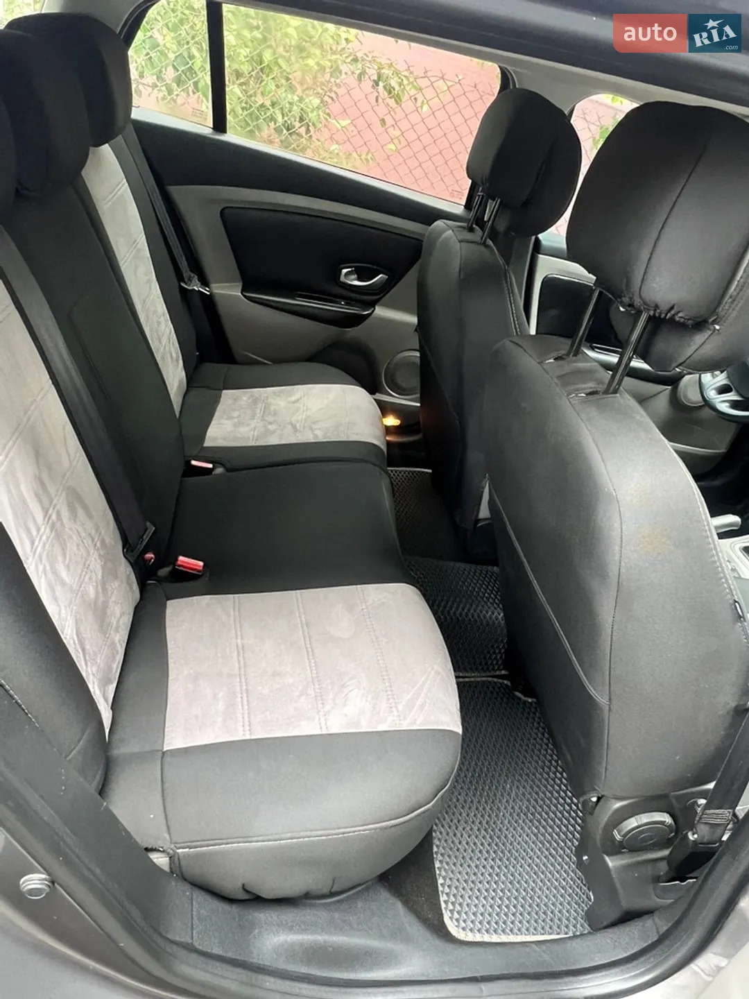 2010 Renault Megane - мініатюра 18
