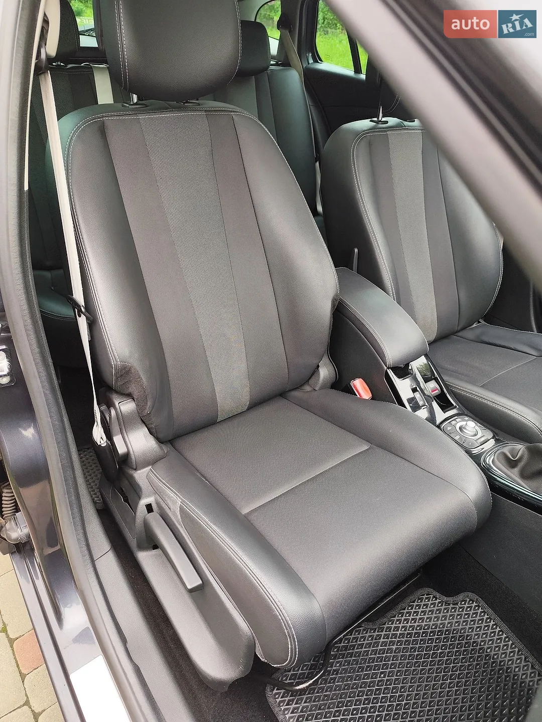 2012 Renault Megane - мініатюра 27