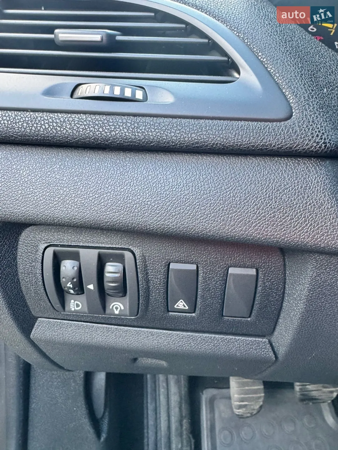 2011 Renault Megane - мініатюра 42