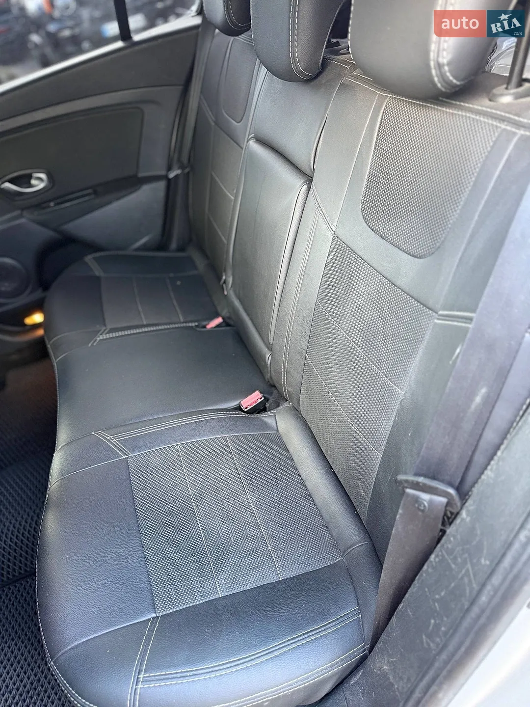 2010 Renault Megane - мініатюра 18