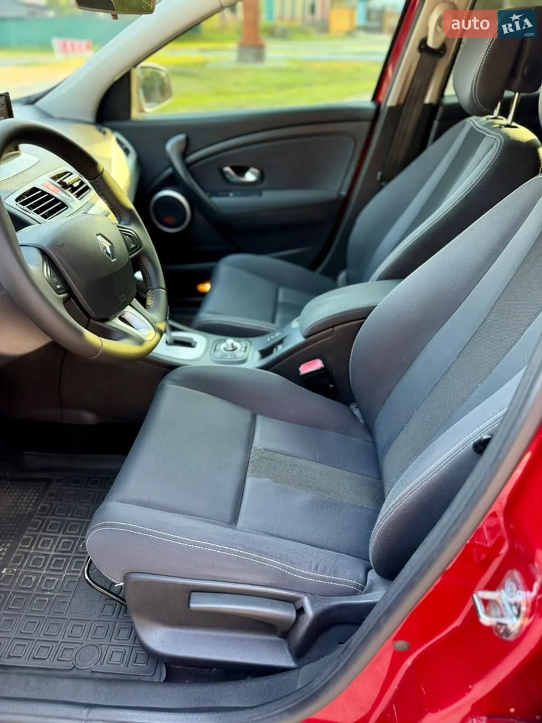 2010 Renault Megane - мініатюра 12