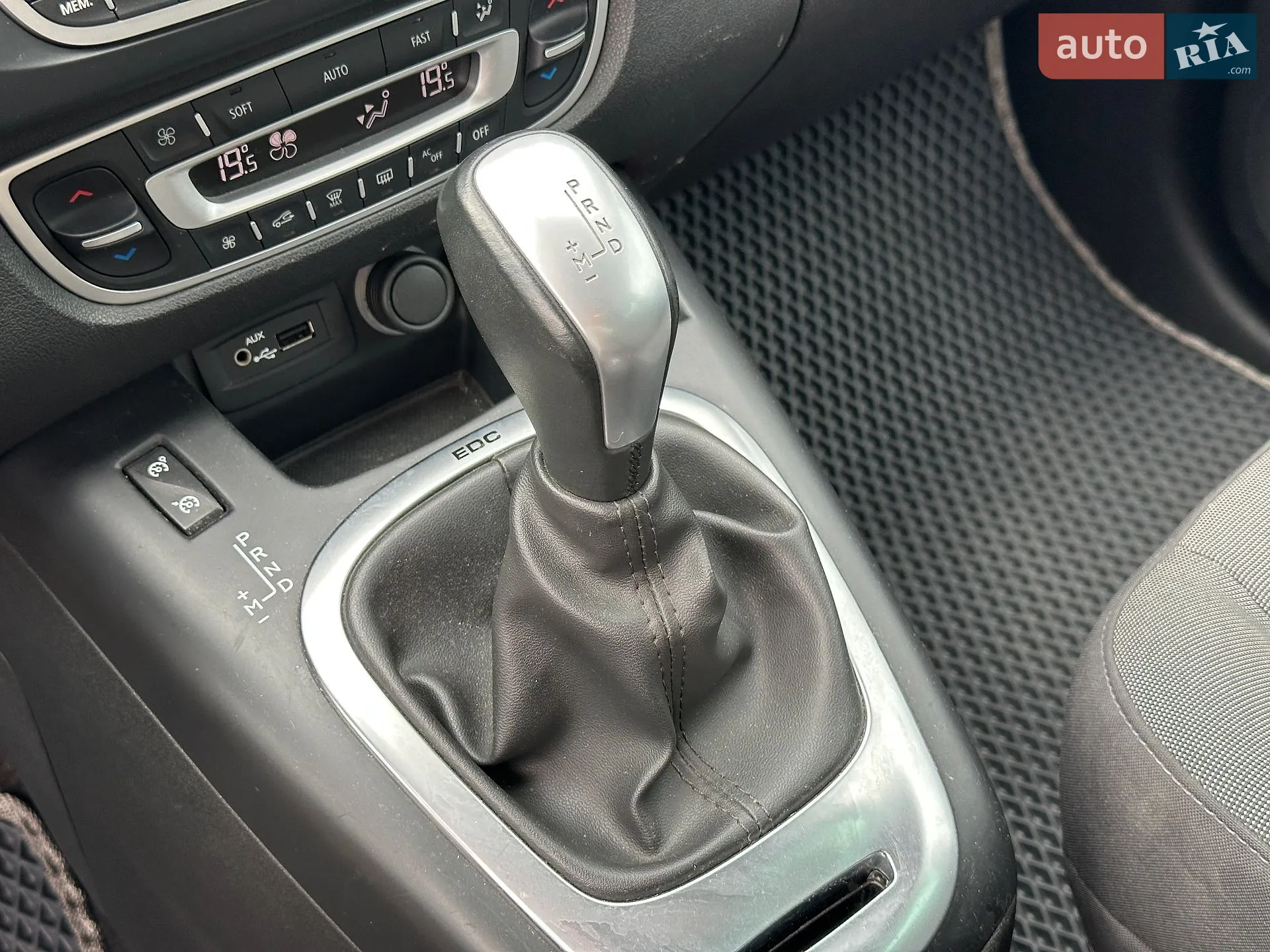 2011 Renault Megane - мініатюра 25