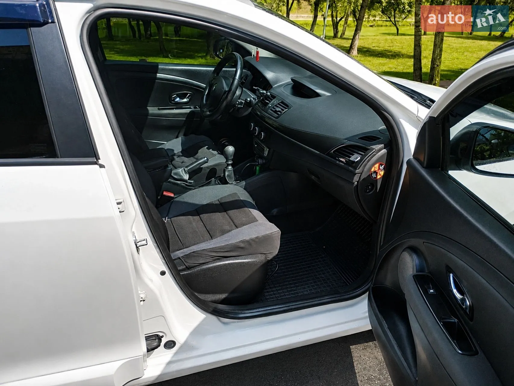 Renault Megane 2015 VIN VF1KZ0C0H54001008 фото оголошення 3 з 33