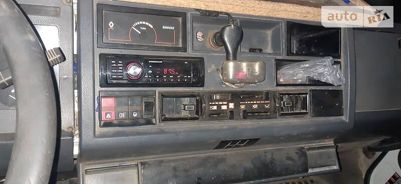 Грузовой фургон Renault Midliner 1999 в Измаиле