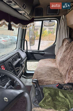 Грузовой фургон Renault Midlum 2002 в 