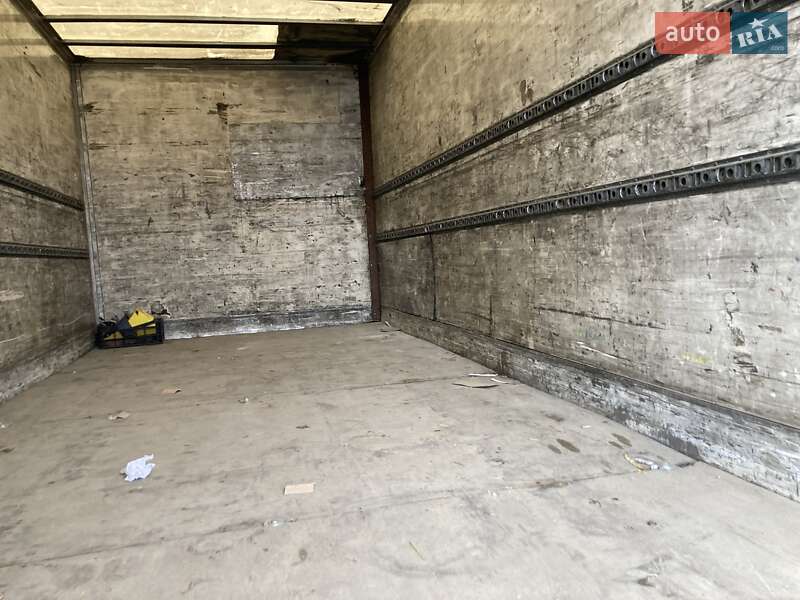 Грузовой фургон Renault Midlum 2002 в Луцке