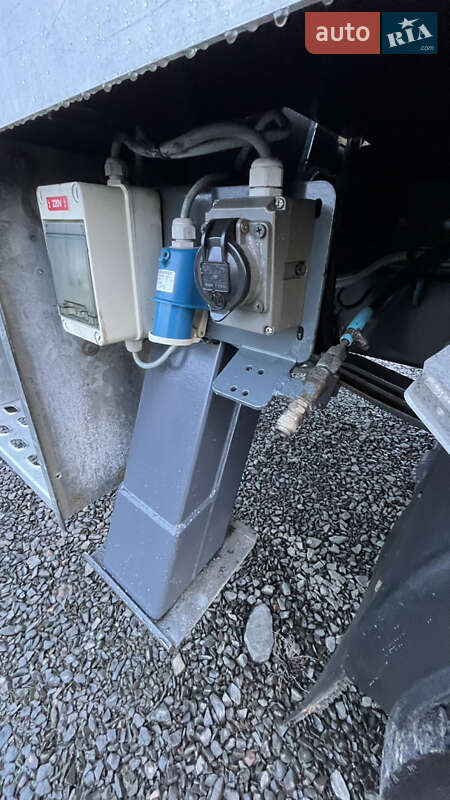 Автовышка Renault Midlum 2010 в Луцке