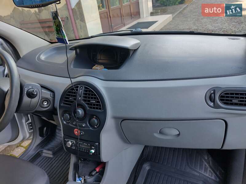 Хэтчбек Renault Modus 2009 в Дубно