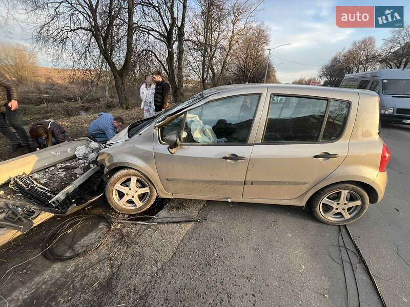 Хэтчбек Renault Modus 2009 в 