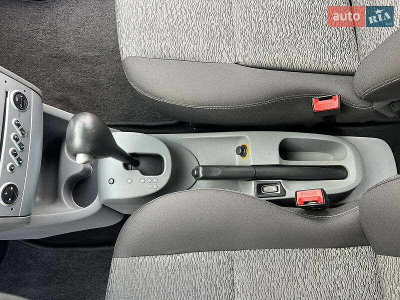 Хэтчбек Renault Modus 2010 в Житомире