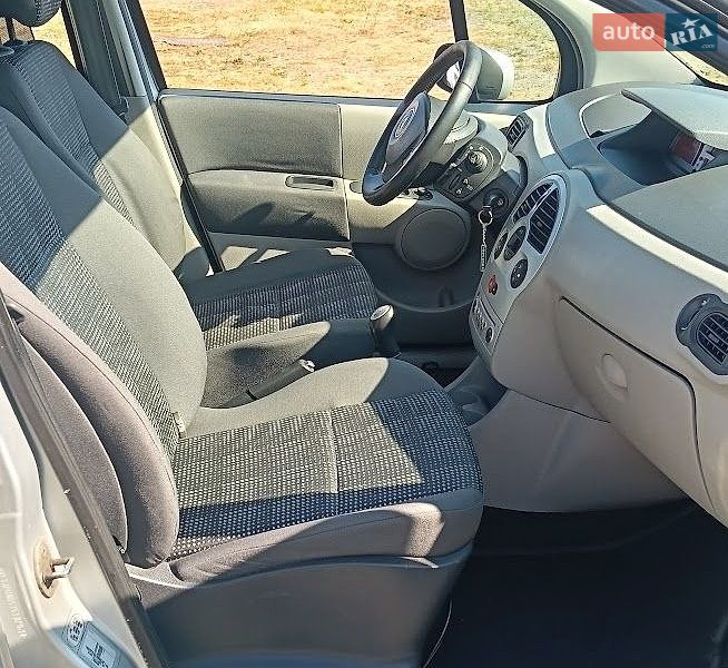 Хэтчбек Renault Modus 2006 в Клевани