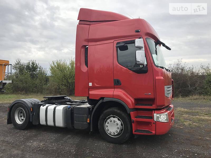Тягач Renault Premium 2010 в 