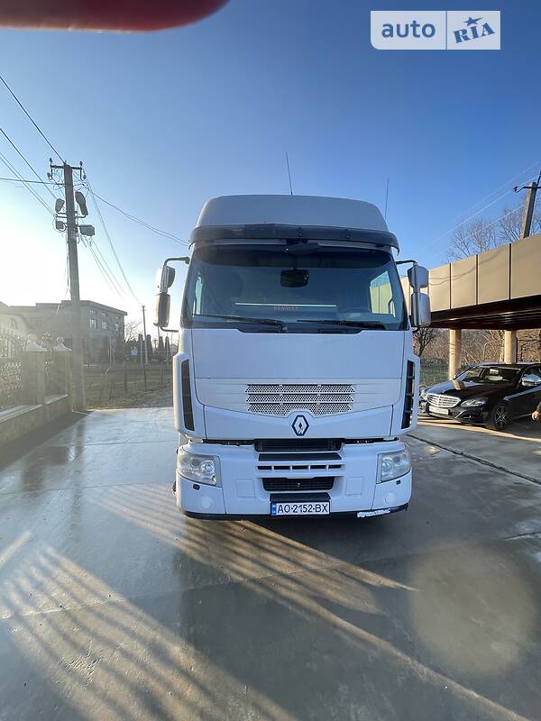 Тягач Renault Premium 2011 в Тячеве