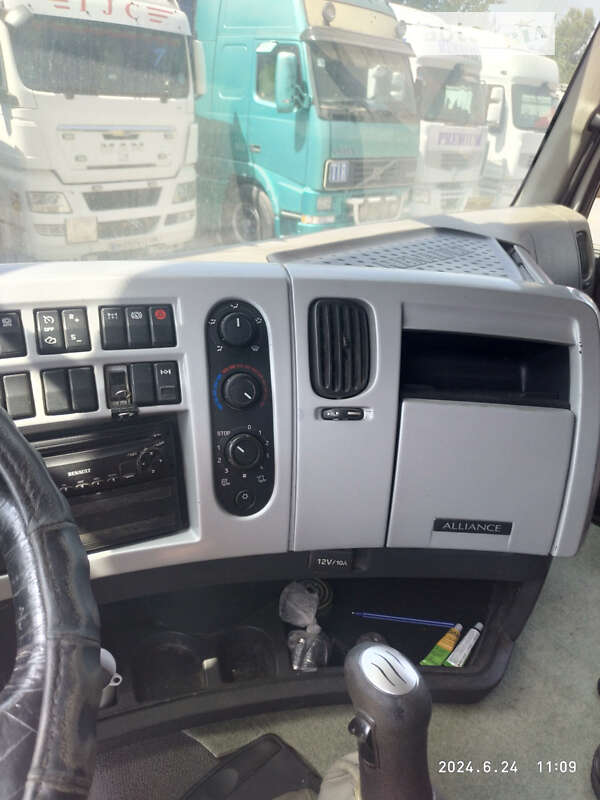 Тягач Renault Premium 2008 в Измаиле