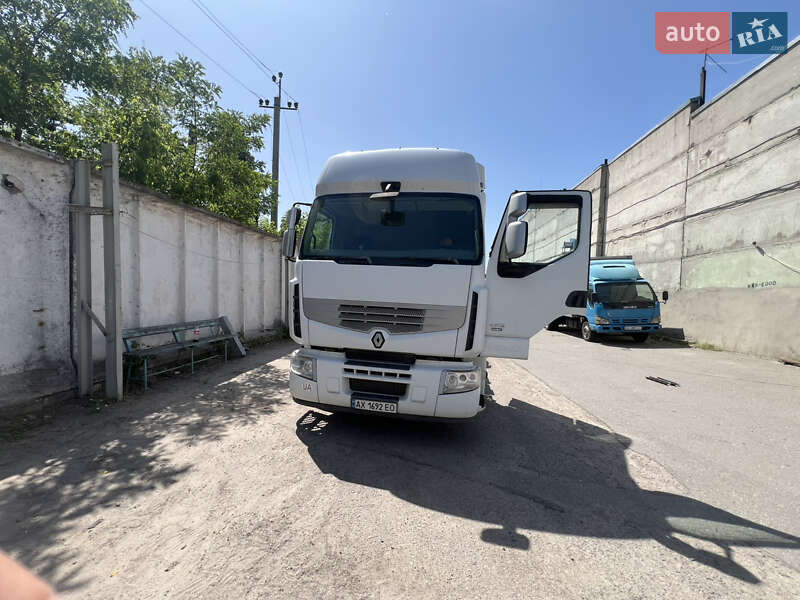 Тягач Renault Premium 2009 в 