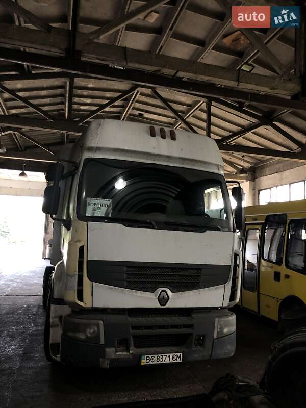 Тягач Renault Premium 2007 в Подрясном