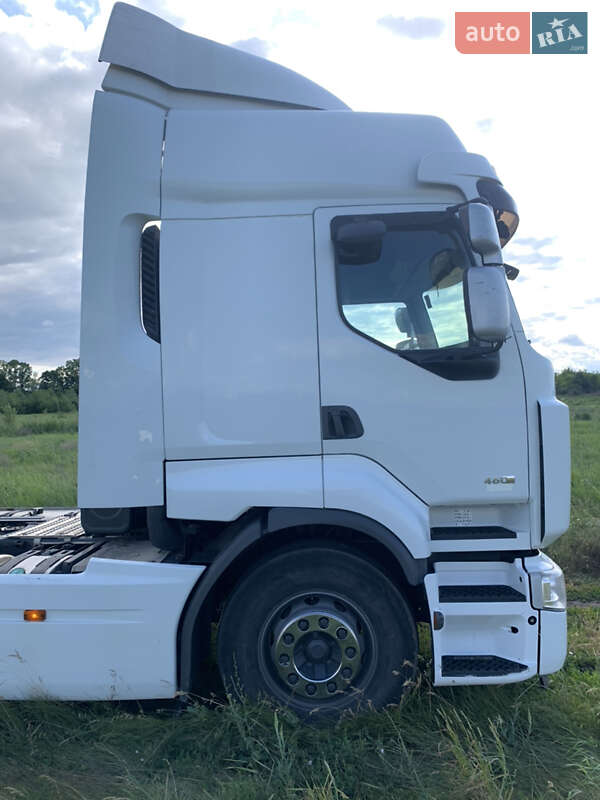 Тягач Renault Premium 2013 в Чутове