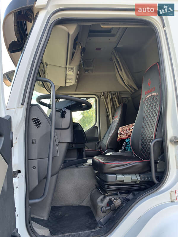 Тягач Renault Premium 2013 в Чутове