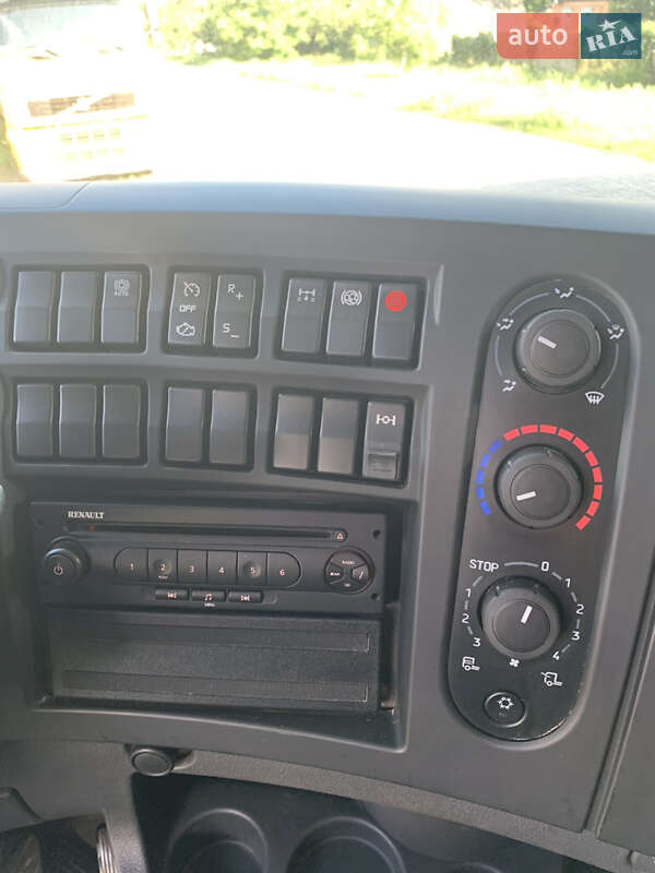 Тягач Renault Premium 2013 в Чутове
