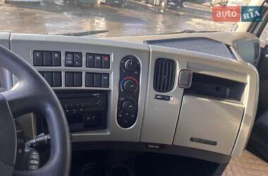 Контейнеровоз Renault Premium 2013 в 