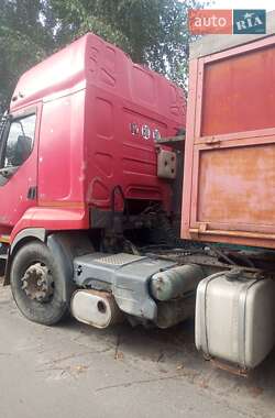 Тягач Renault Premium 2001 в 