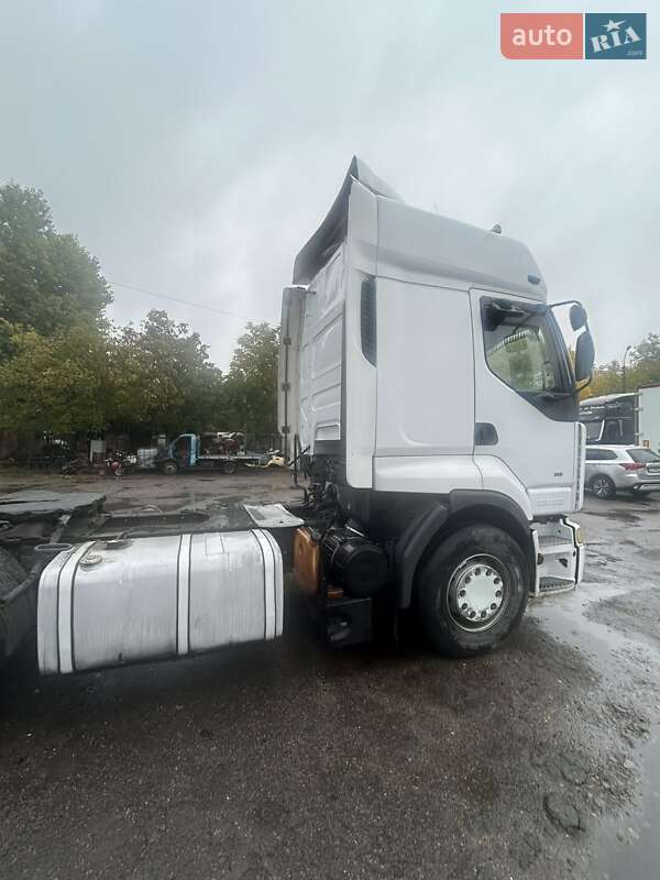 Тягач Renault Premium 2000 в  фото Тягач Renault Premium 2000 в