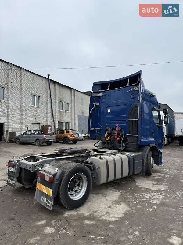 Тягач Renault Premium 2008 в Львове