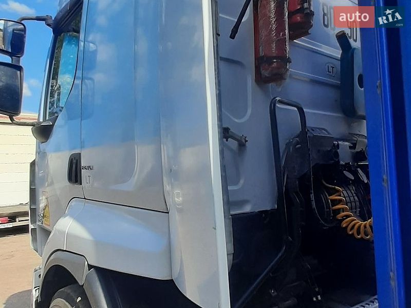 Тягач Renault Premium 2008 в Ромнах