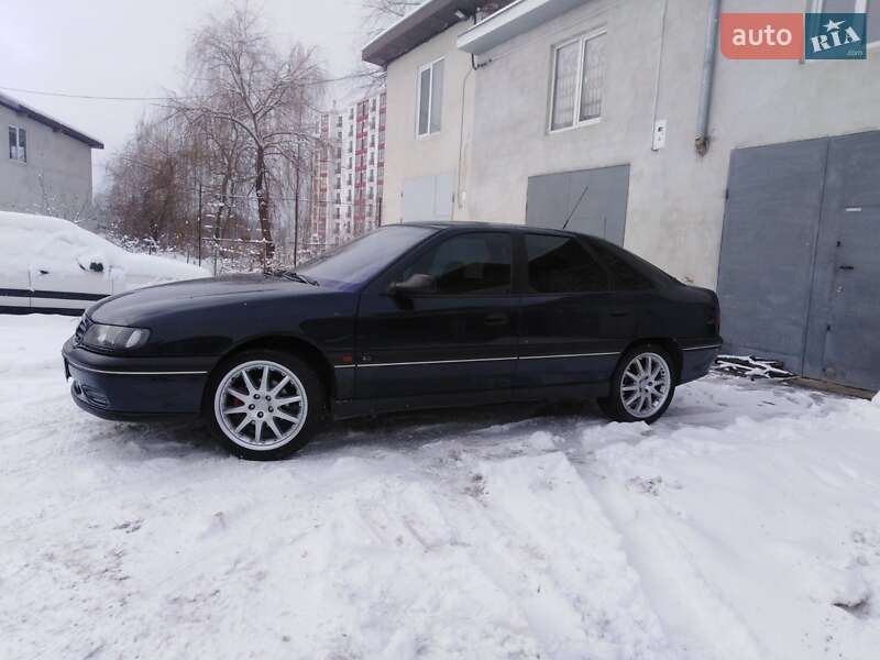 Ліфтбек Renault Safrane 1999 в Івано-Франківську