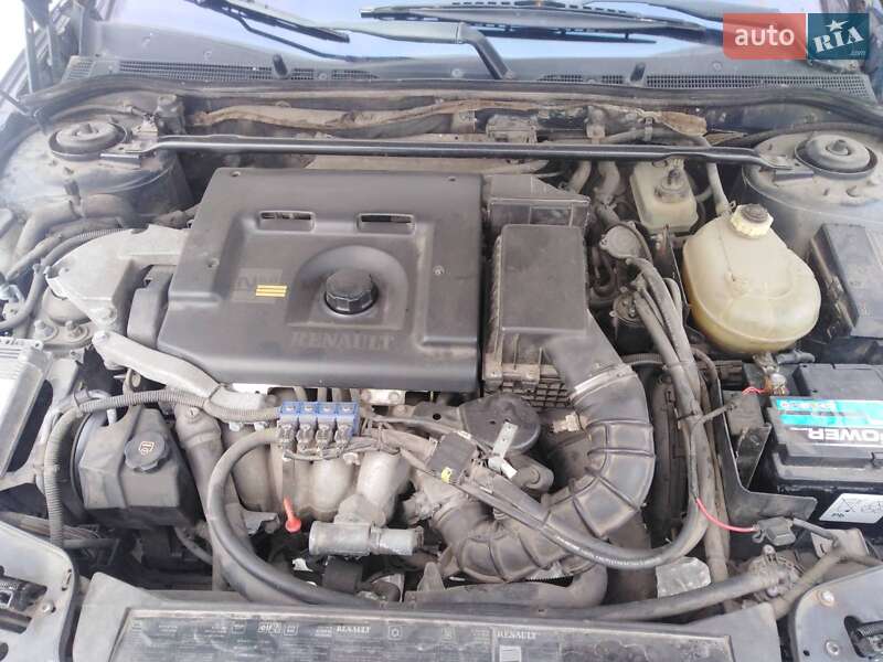 Ліфтбек Renault Safrane 1999 в Івано-Франківську