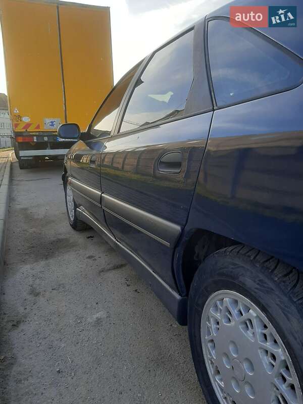 Ліфтбек Renault Safrane 1999 в Івано-Франківську